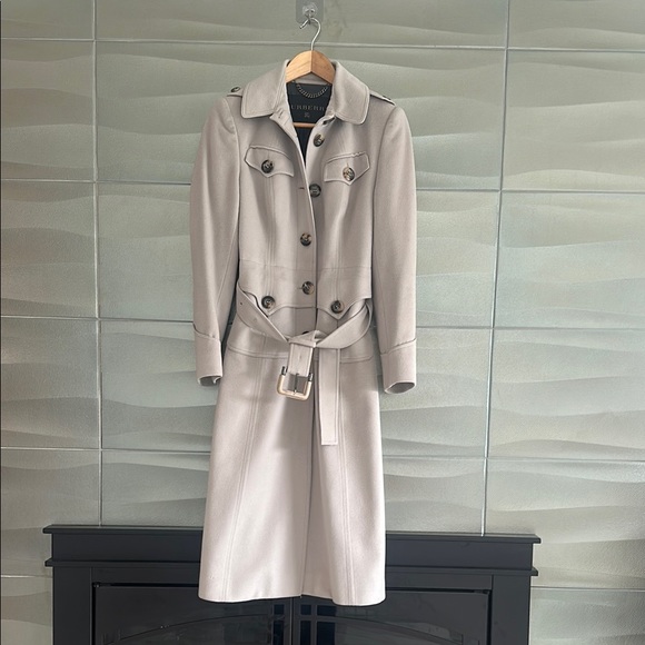 Burberry Dove Gray Coat with Many Detail gorgeous color and style. - Picture 5 of 14